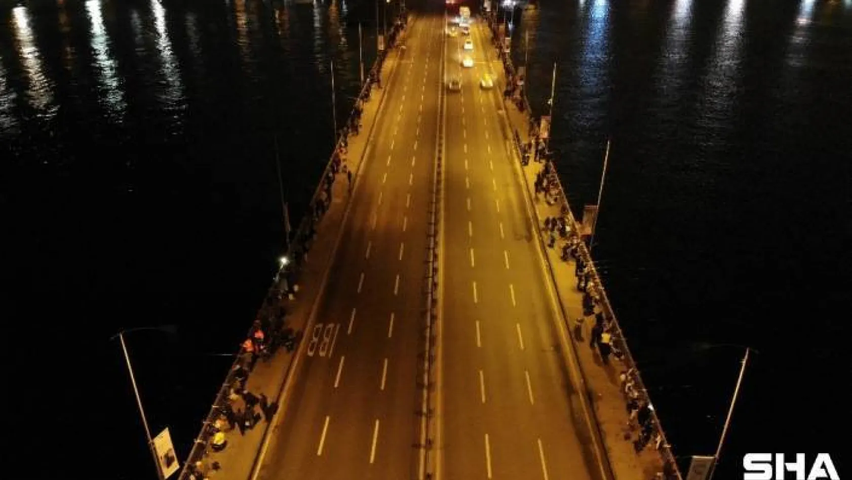 Galata köprüsünde olta balıkçılarının yoğunluğu havadan görüntülendi