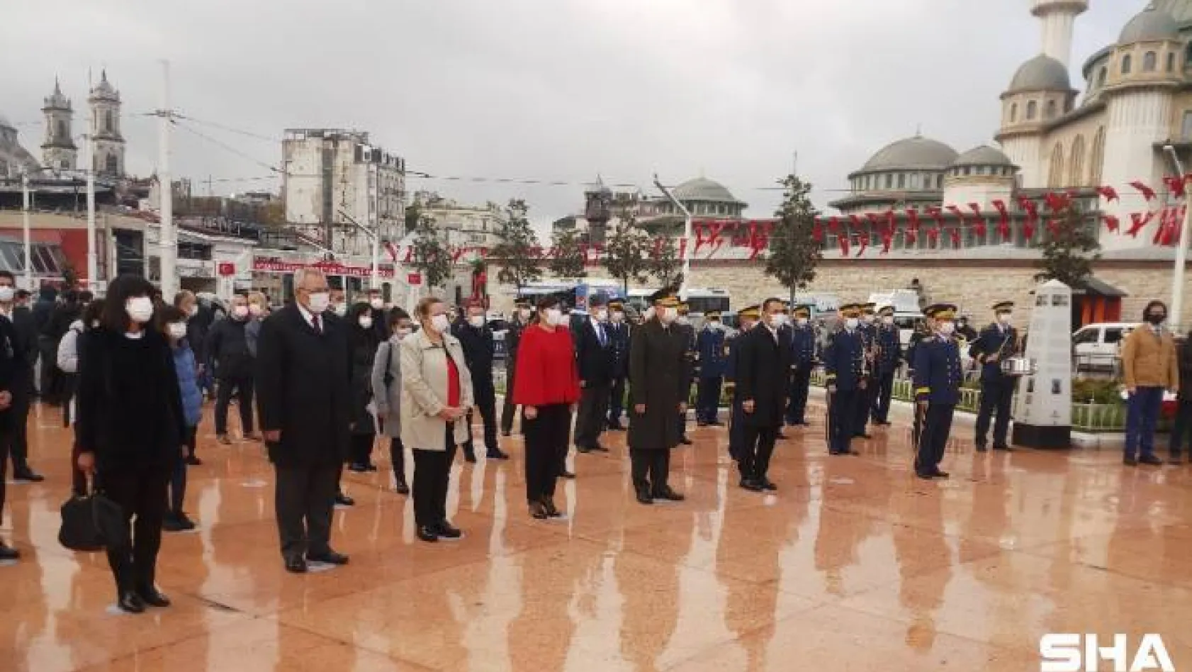 KKTC'nin 37'nci kuruluş yıl dönümünde Taksim'de tören düzenlendi