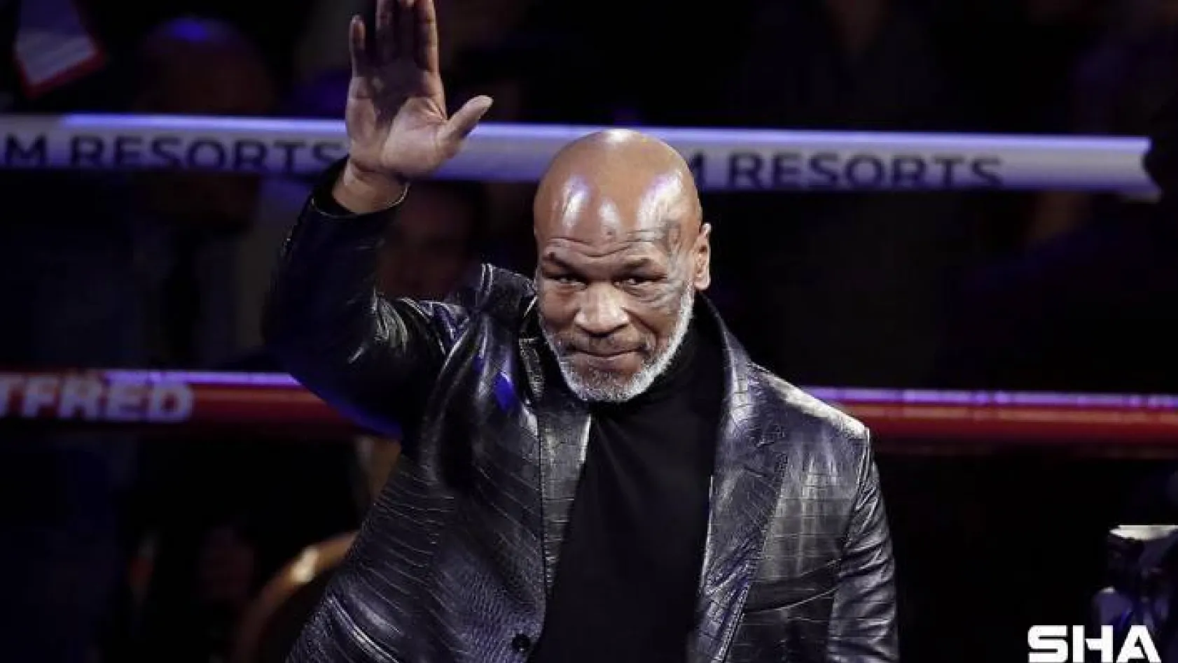 Mike Tyson ringlere döndü