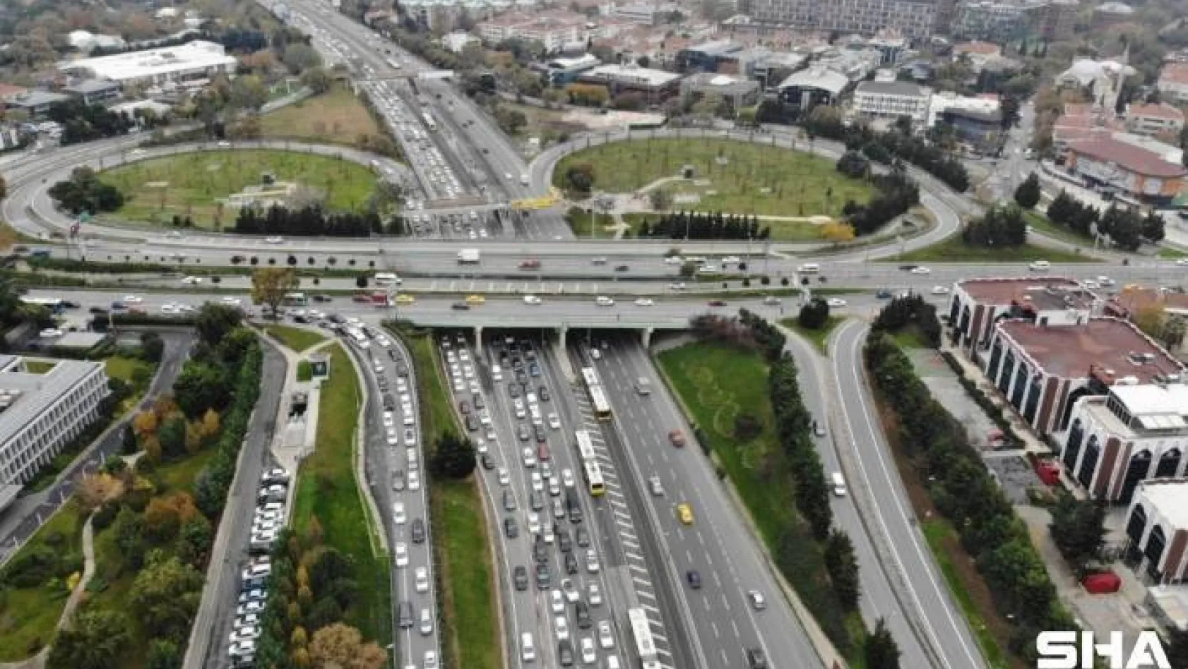 15 Temmuz Şehitler Köprüsü'ndeki trafik yoğunluğu havadan görüntülendi
