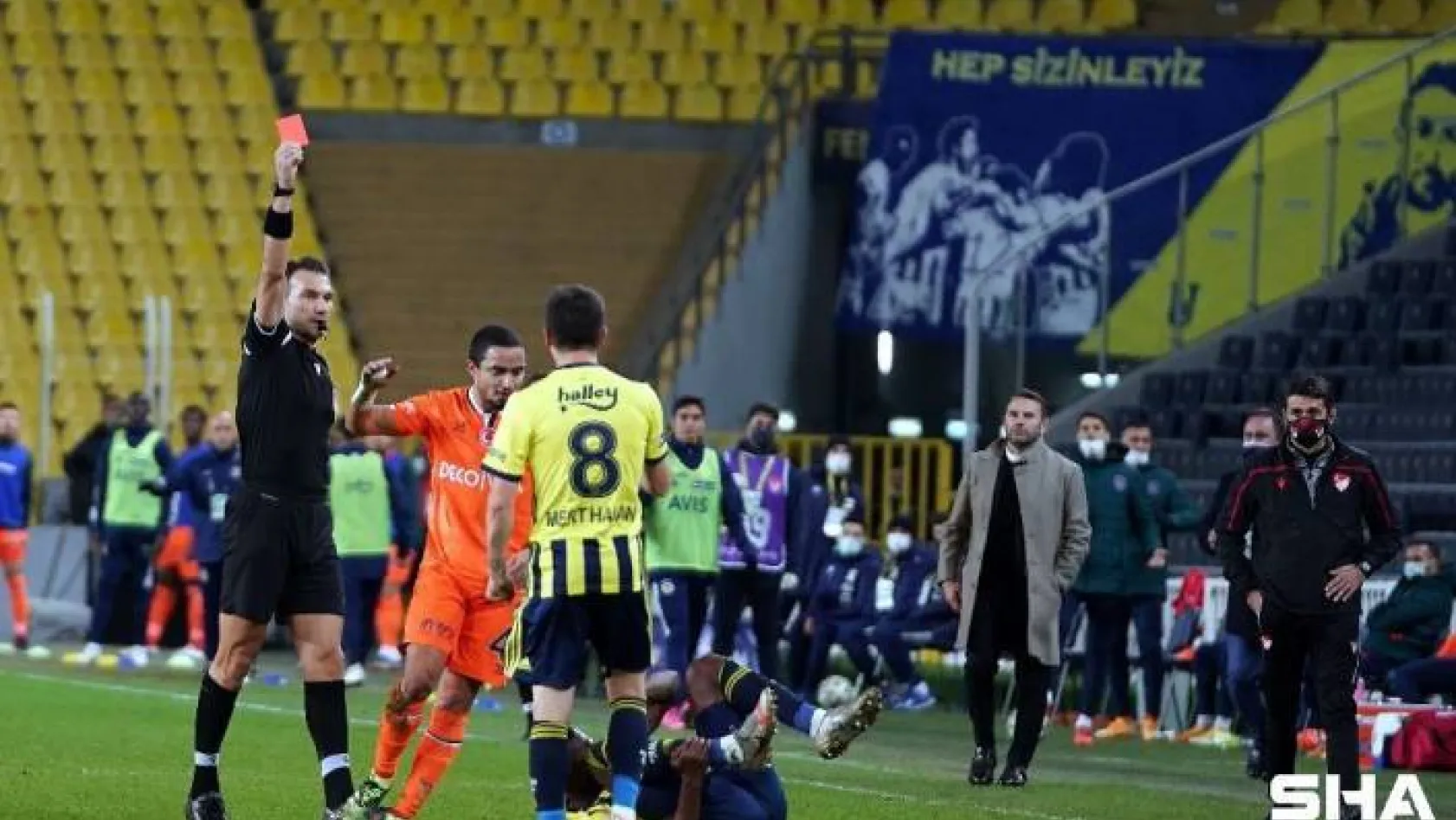 Başakşehir, Fenerbahçe maçını 9 kişi tamamladı