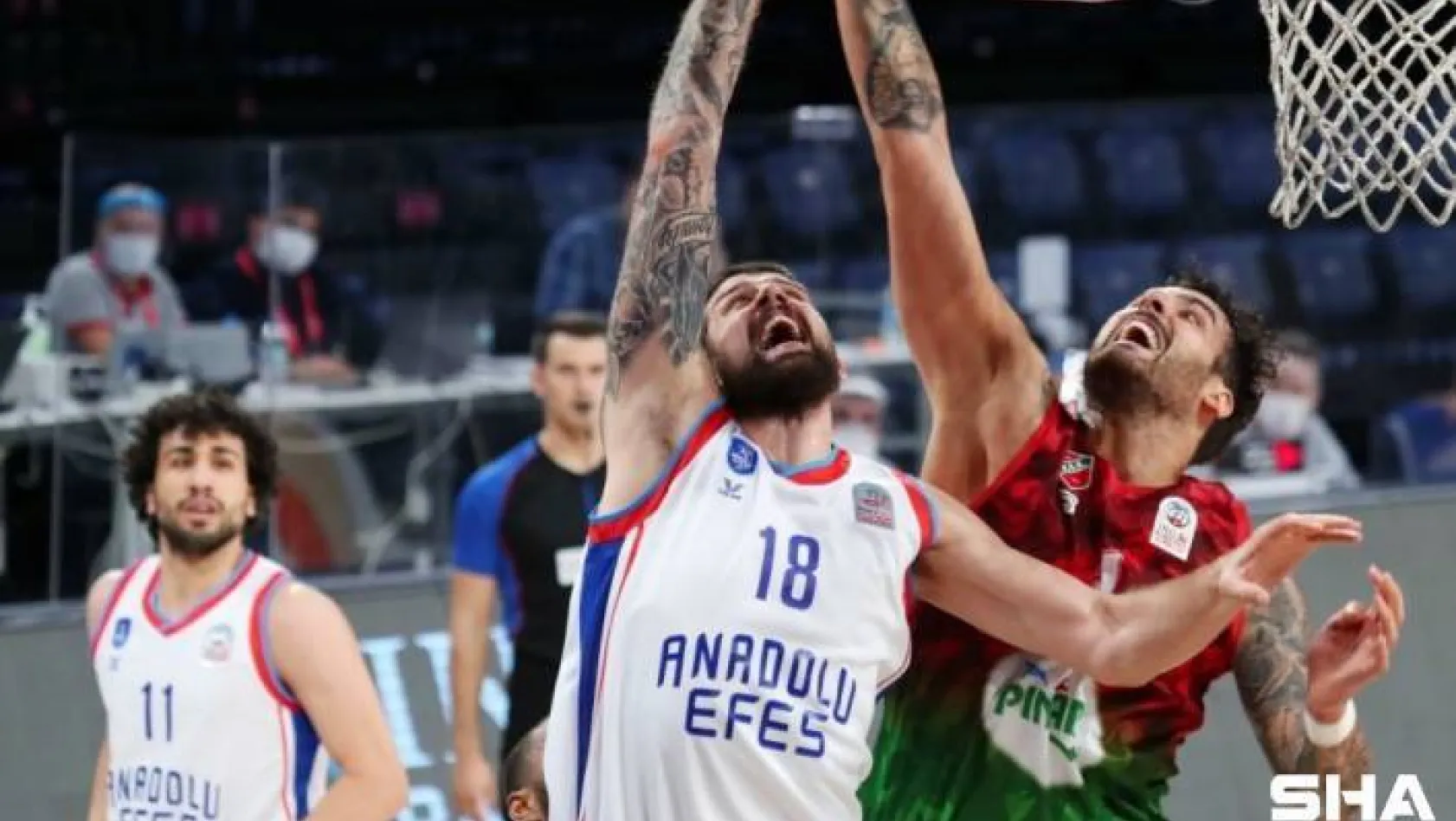 Basketbol Süper Ligi: Anadolu Efes: 74 - Pınar Karşıyaka: 61