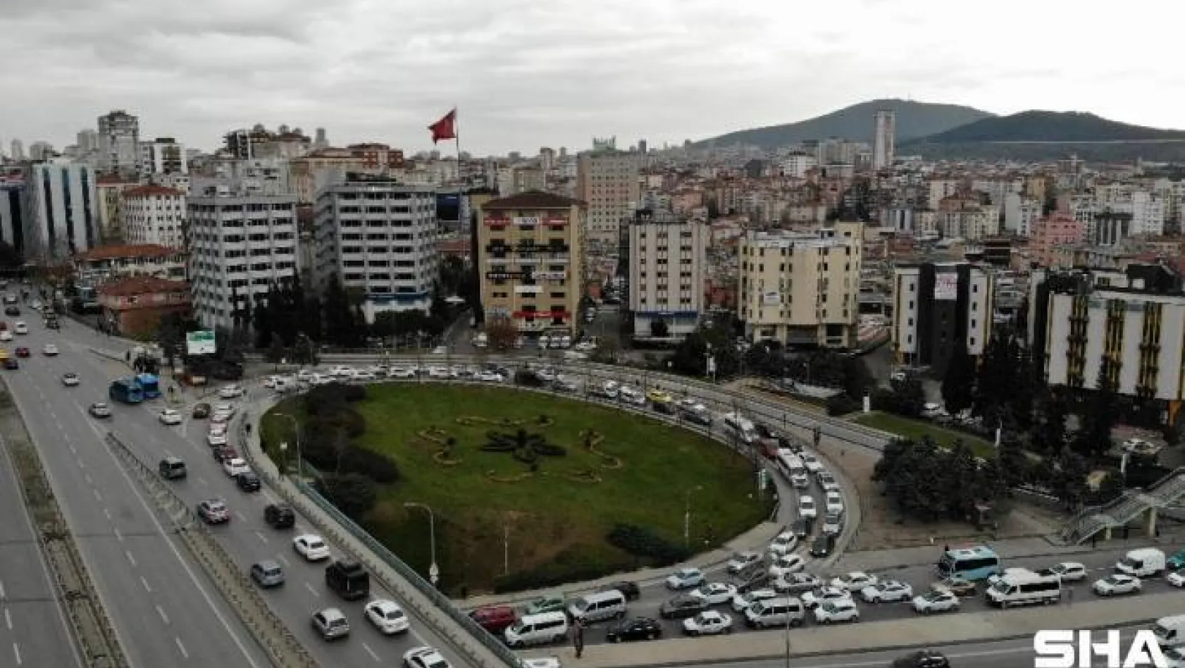 Kadıköy'de şüpheli çanta polisi alarma geçirdi: Trafik felç oldu