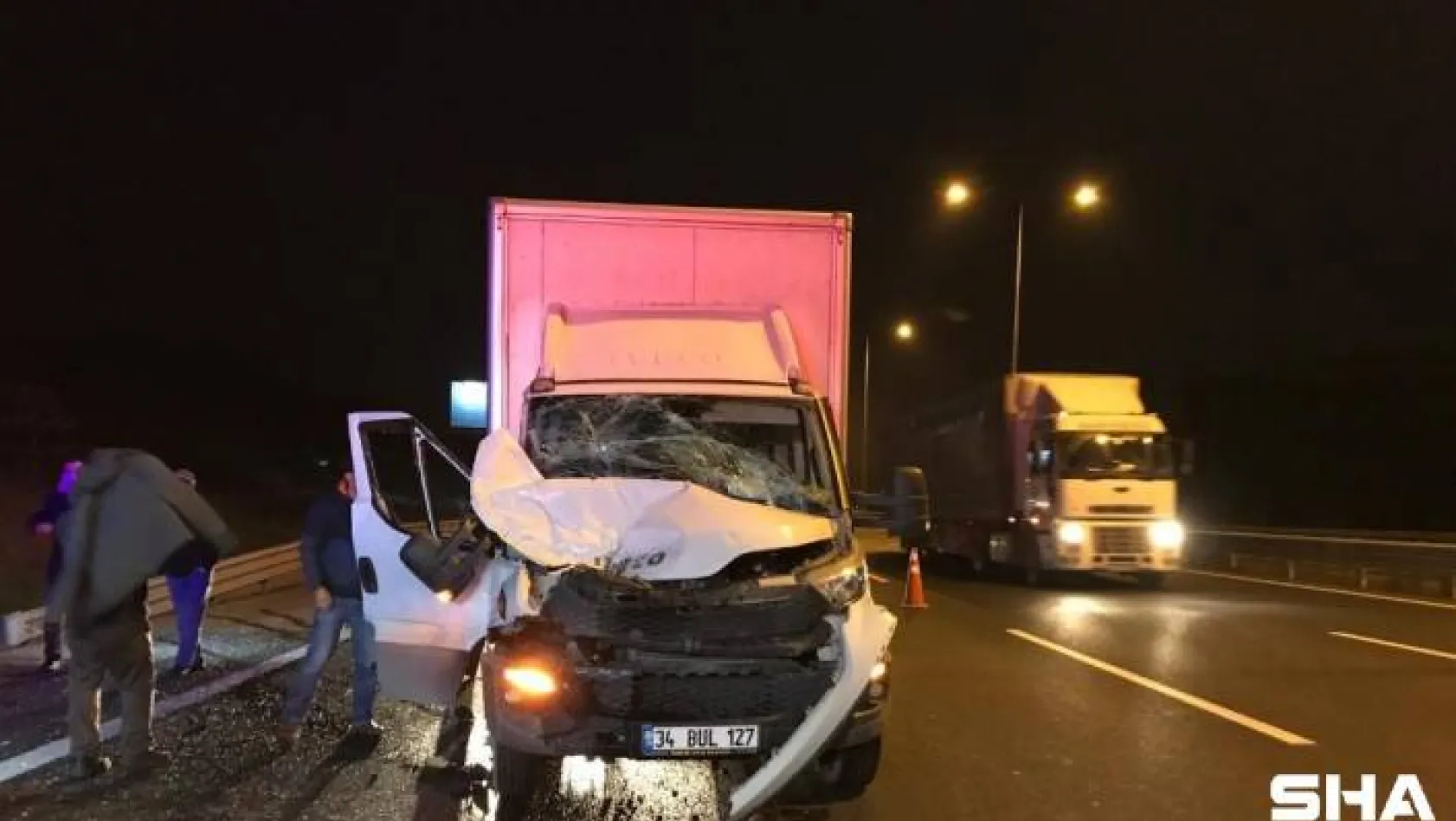 Kuzey Marmara  Otoyolu'nda kamyon tıra çarptı: 1 yaralı