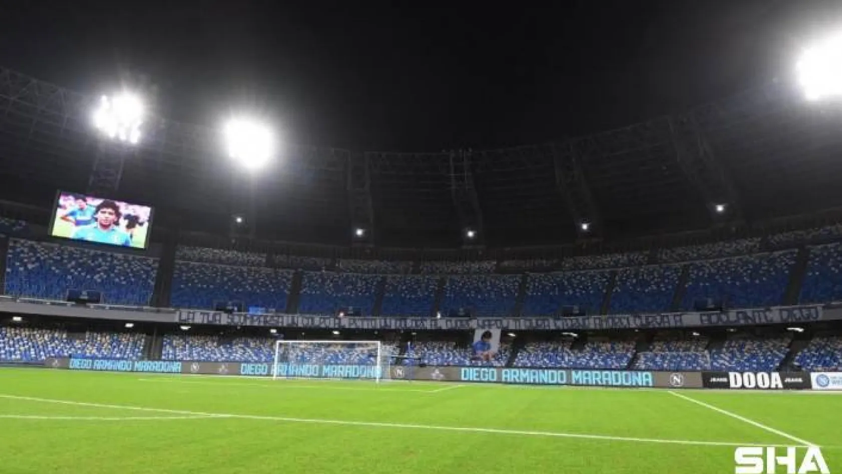 Napoli stadının adı Diego Armando Maradona olarak değiştirildi
