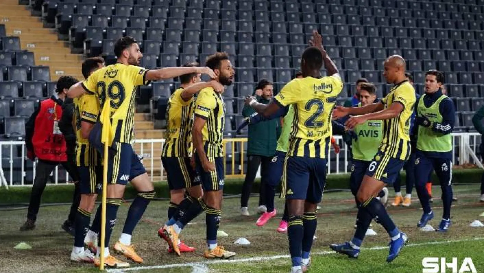 Süper Lig: Fenerbahçe: 1 - Medipol Başakşehir: 1 (İlk yarı)