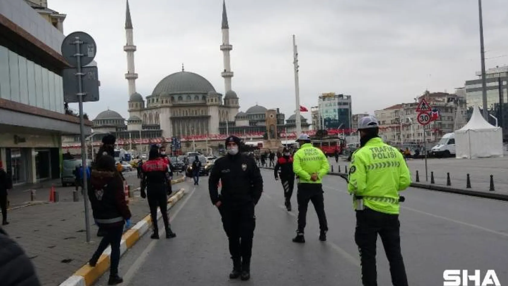 Taksim'de helikopter destekli huzur uygulaması gerçekleştirildi