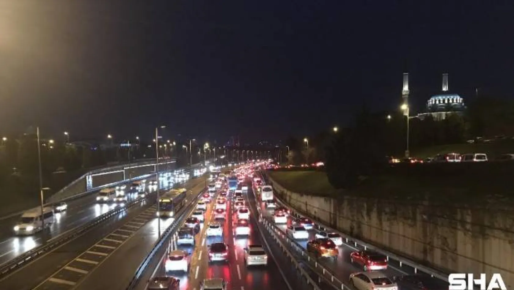 56 saatlik kısıtlama sonrası 15 Temmuz Şehitler Köprüsü'nde trafik yoğunluğu
