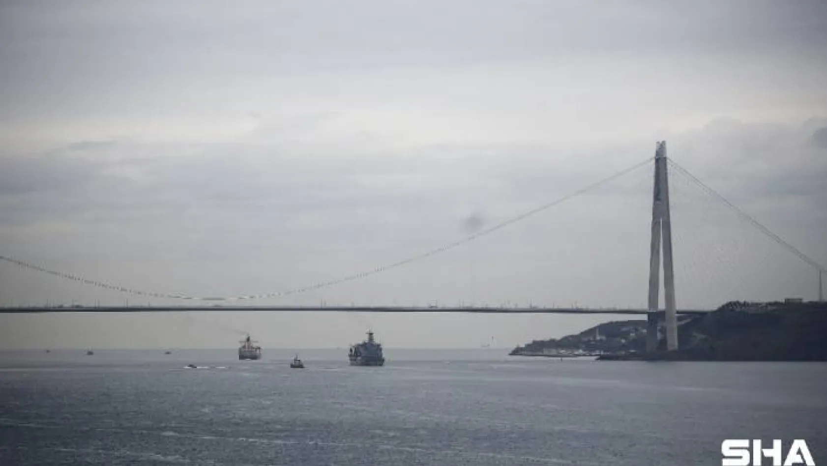 ADB savaş gemisi İstanbul Boğazı'ndan geçti