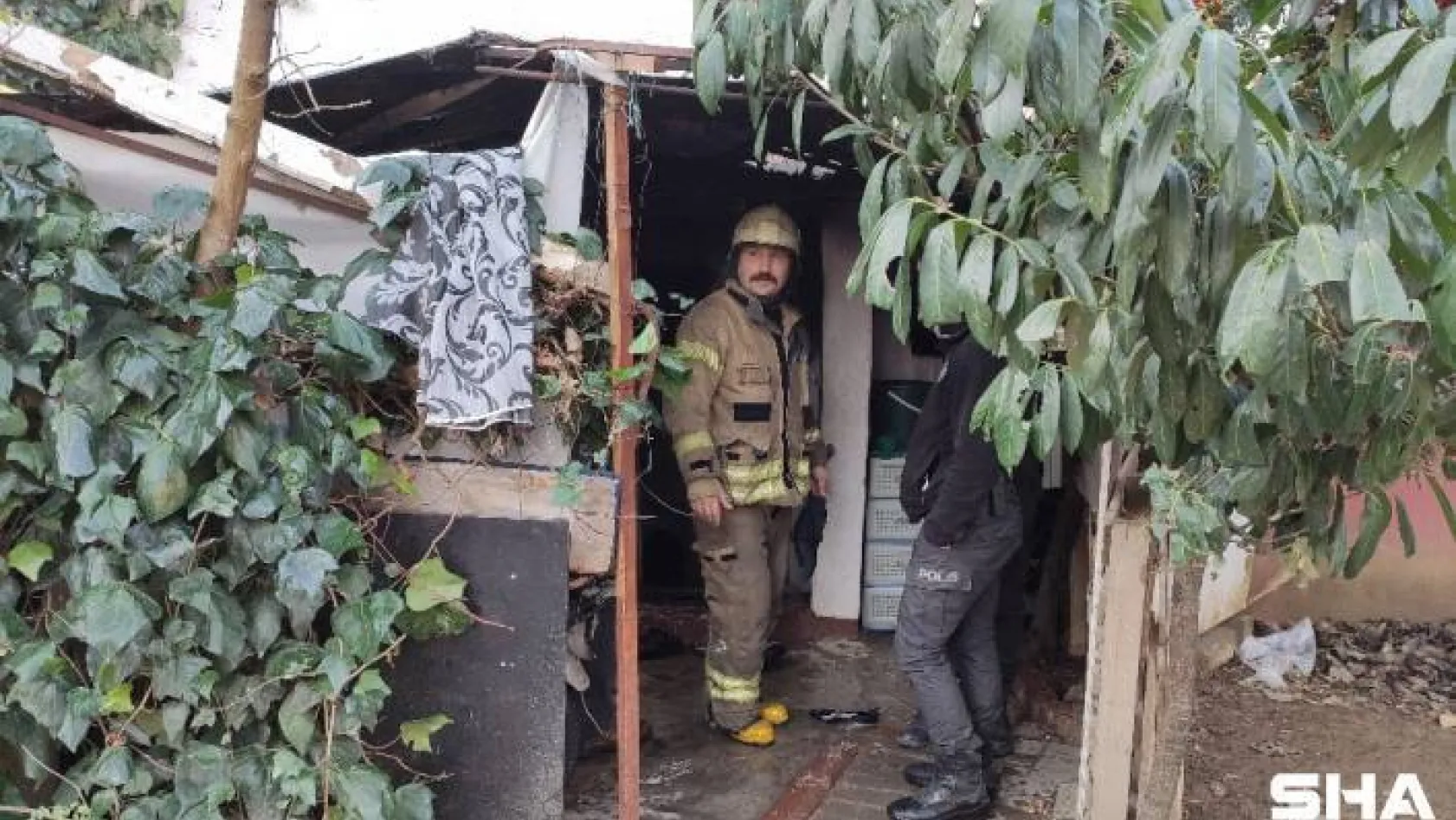 Aliybeyköy'de yangın paniği: Biri bebek 2 kişi dumandan etkilendi