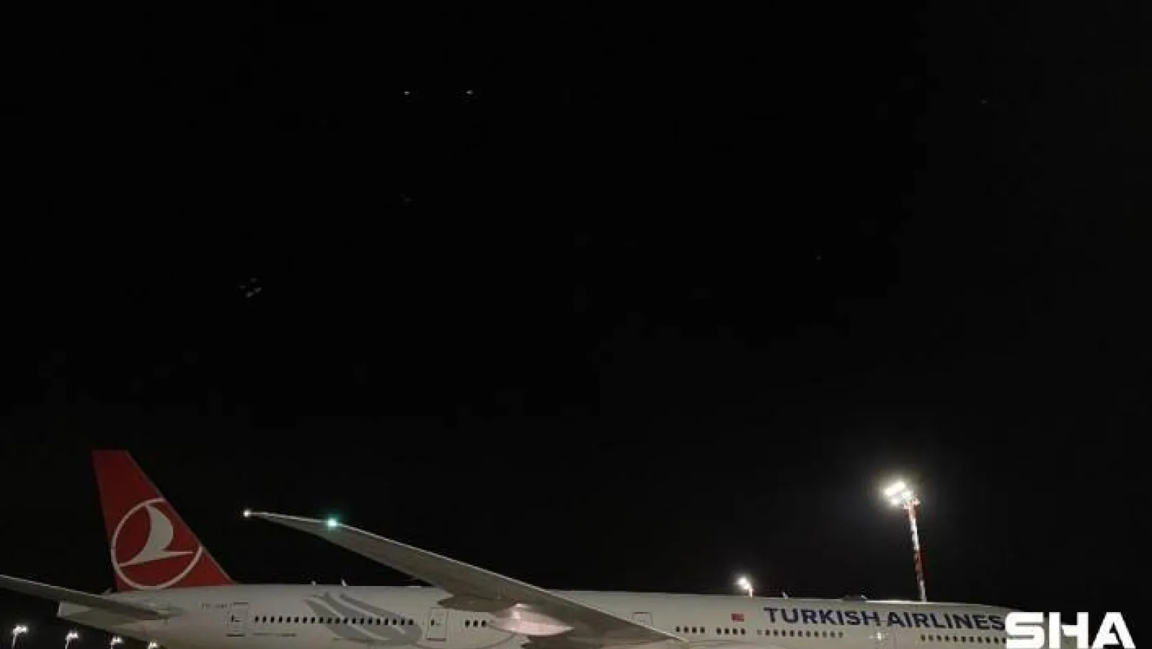 Çinli Sinovac firmasından sipariş edilen Korona virüs aşısının 6,5 milyon dozluk ikinci partisini taşıyan, Türk Hava Yolları(THY)'na ait kargo uçağı İstanbul Havalimanı'na indi.