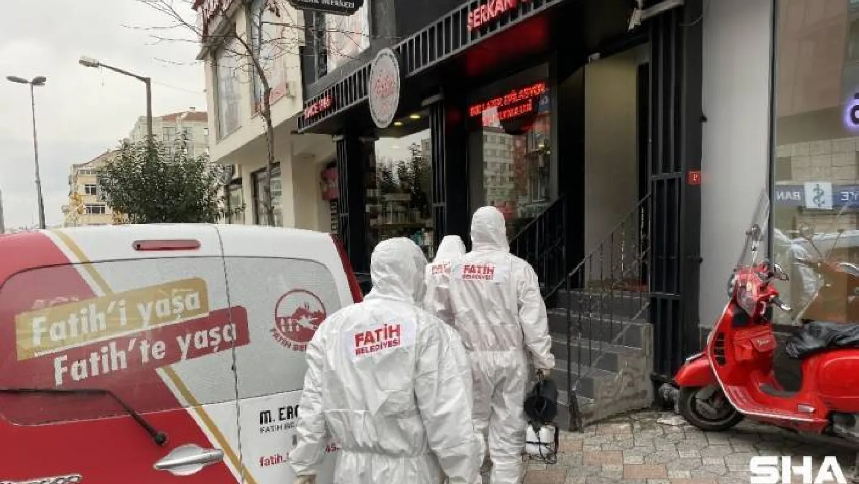 Fatih'te 630 erkek kuaförü dezenfekte ediliyor