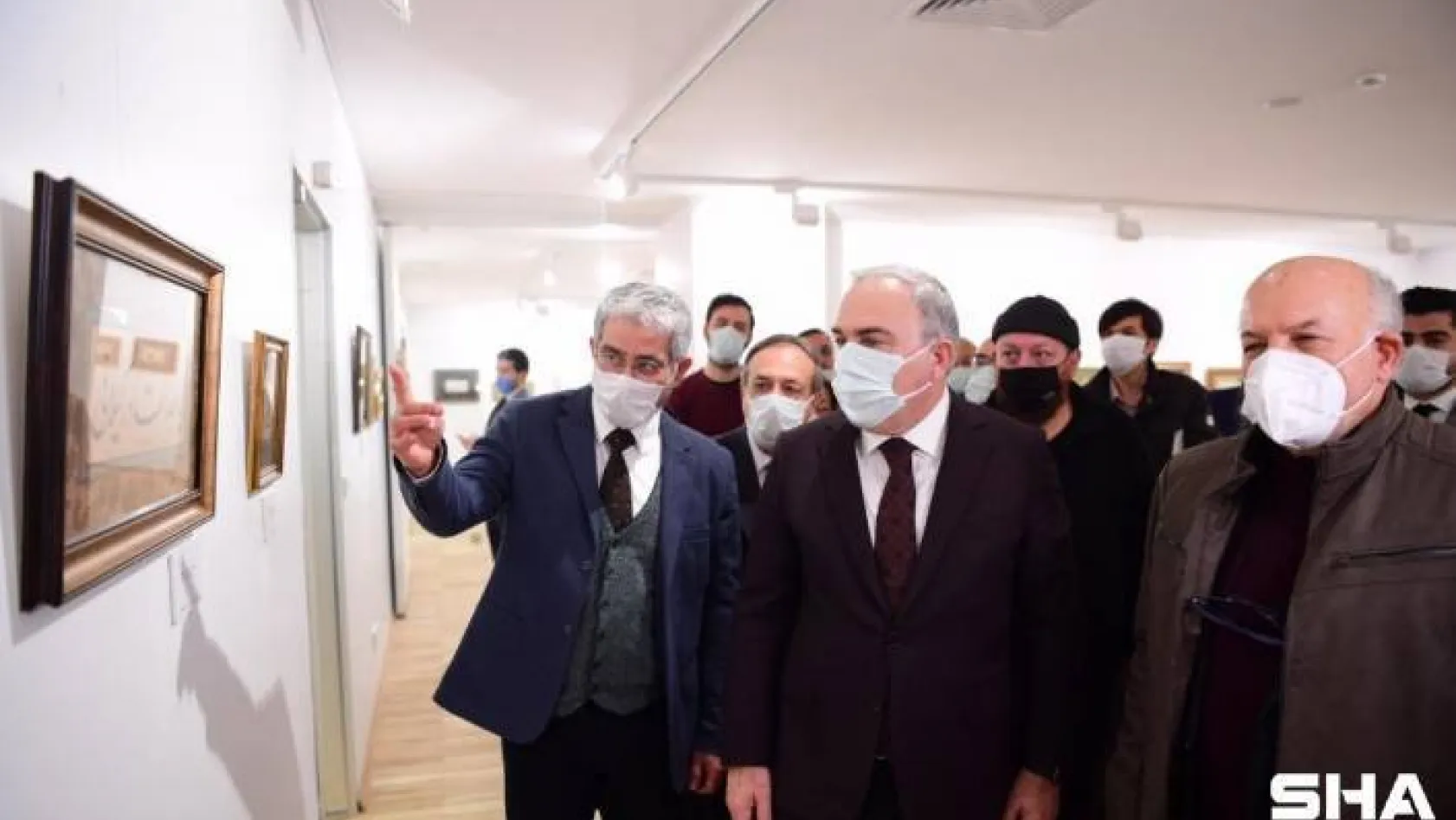Hat sanatının zarif kalemi Ali Alparslan'ın ilk şahsi sergisi Fatih'te açıldı