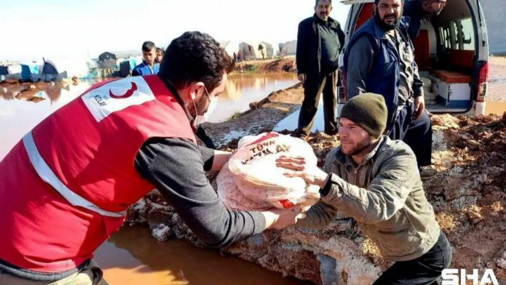 İdlib'deki selzedelere Türk Kızılay yardımı