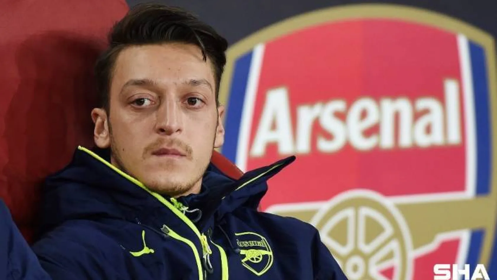 İngiltere'de gündem Mesut Özil: &quotRekor ücretle geldi, bedavaya gidiyor!"