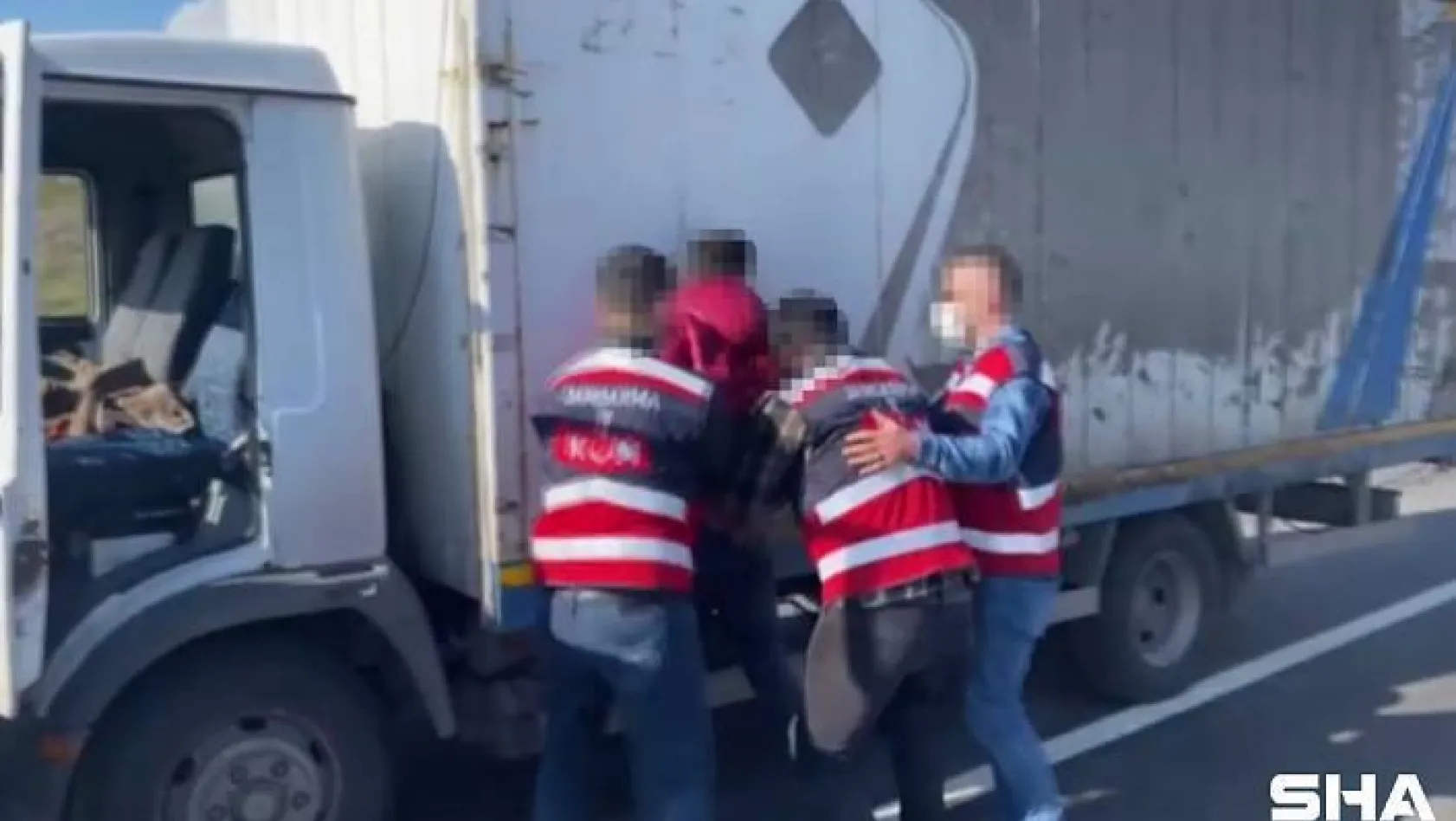 İstanbul'da jandarmadan dev sahte alkol operasyonu kamerada