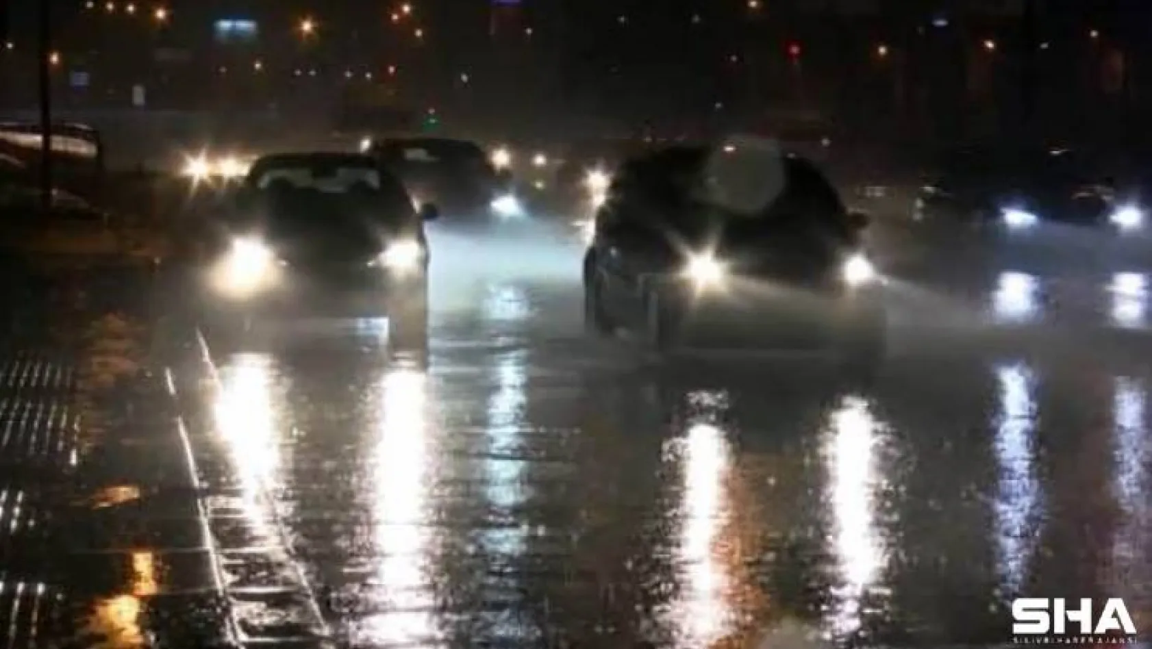İstanbul'da beklenen yağış gece boyunca devam etti