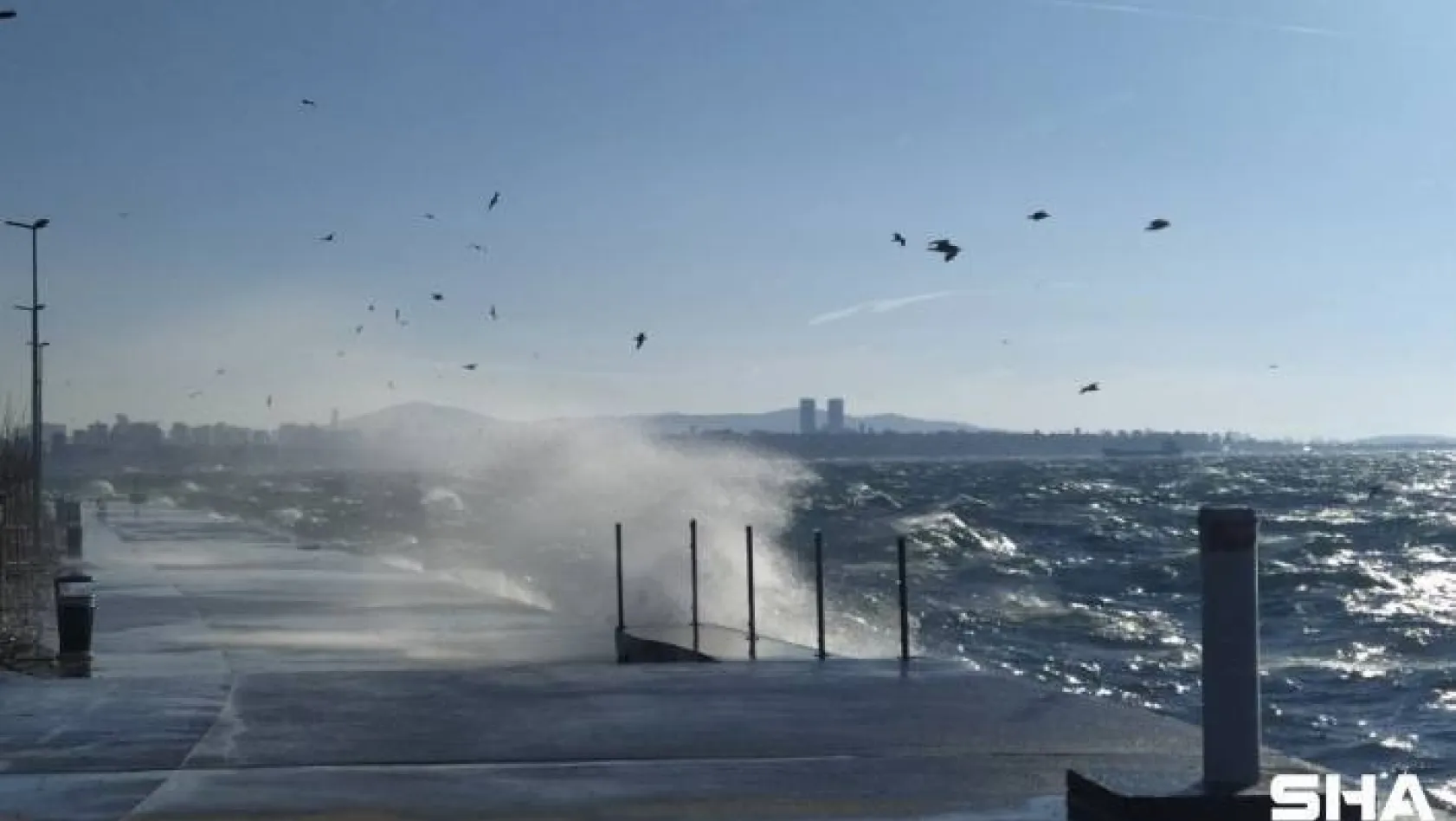İstanbul'da dev dalgalar 5 metreye kadar çıktı