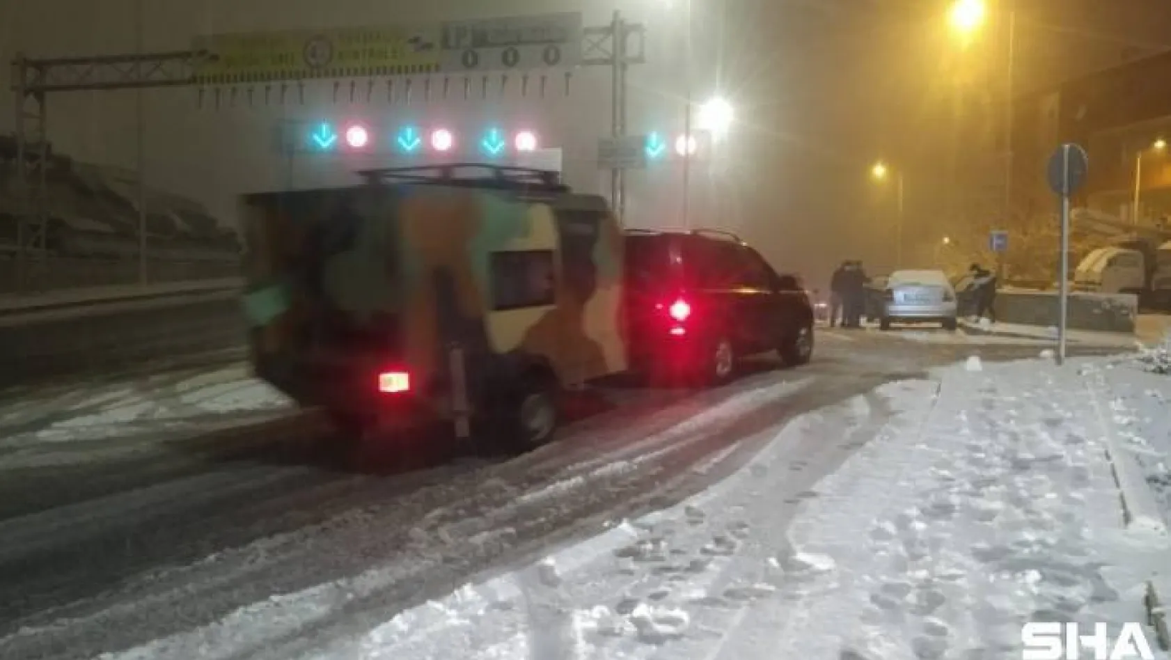 İstanbul'da kar sonrası oluşan sis sürücülere zor anlar yaşattı