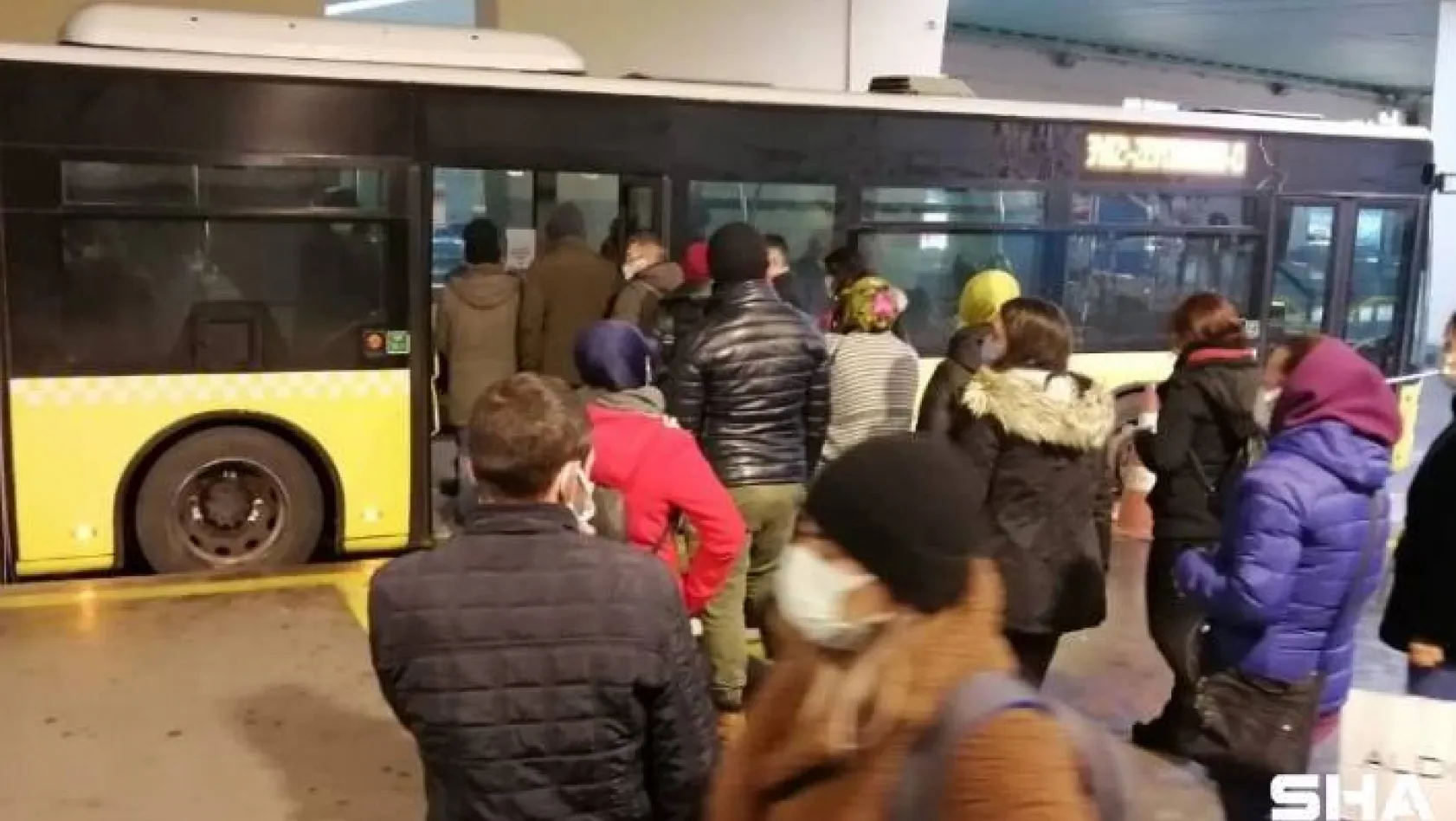 İstanbul'da metrobüs yoğunluğu