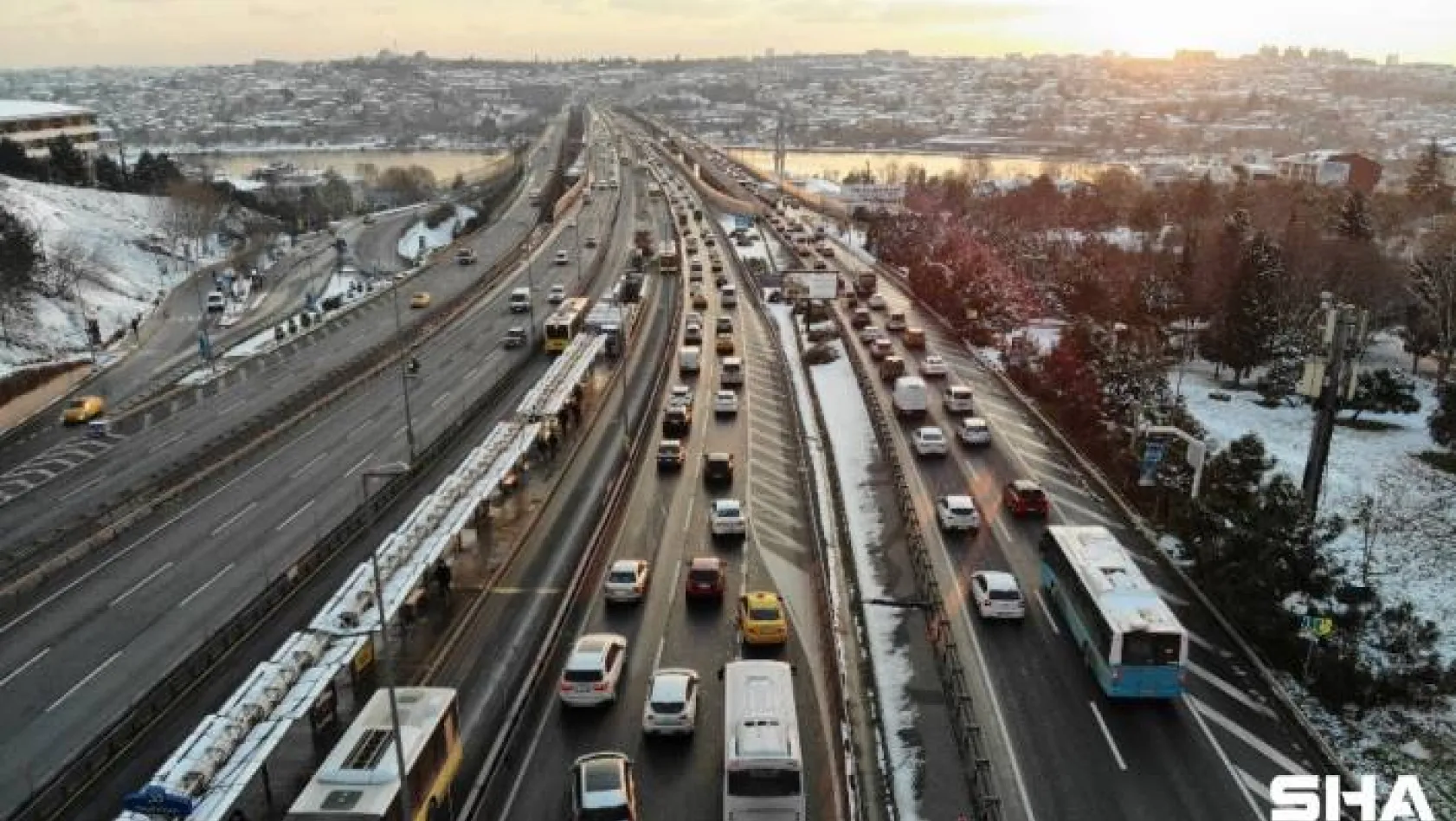 İstanbul'daki trafik yoğunluğu havadan görüntülendi