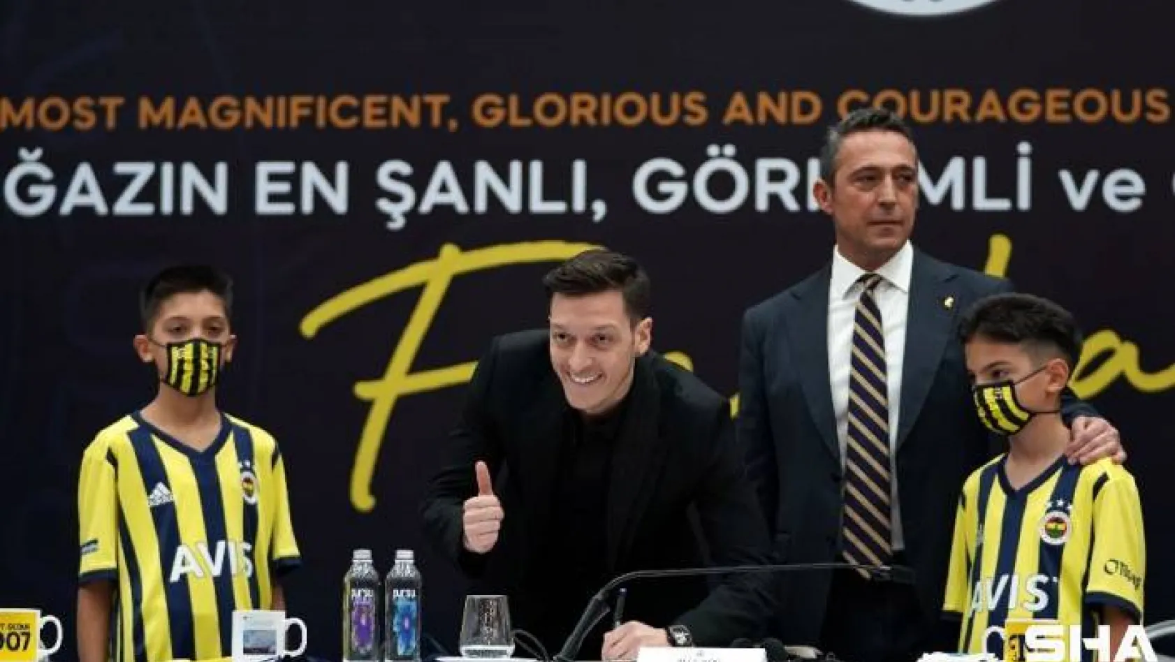 Mesut Özil, Fenerbahçe'ye resmi imzayı attı!