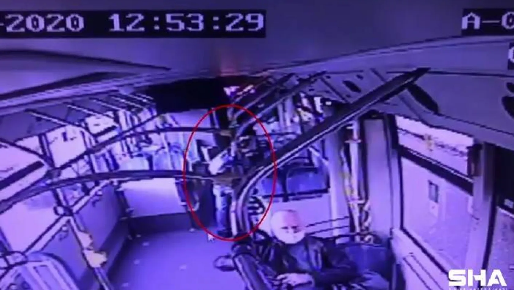 Metrobüste unutulan çantayı teslim etmek yerine alan şahıs gözaltına alındı