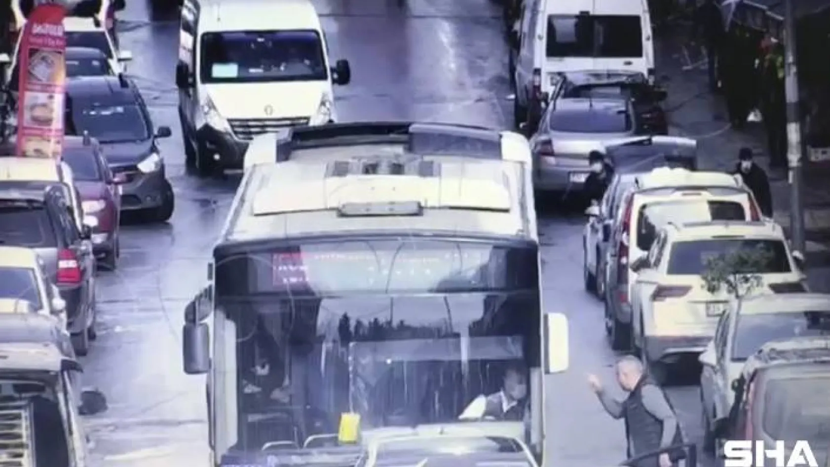 (Özel) İstanbul'da otobüs şoförüne saldırıyla ilgili yeni görüntüler kamerada