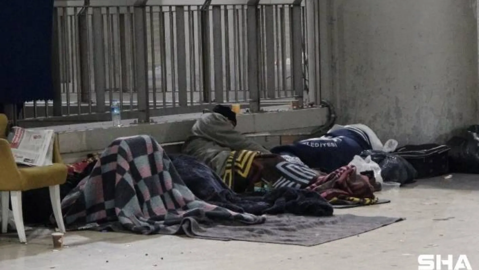 (Özel) Taksim'de sokakta kalan evsizler otele yerleştirildi
