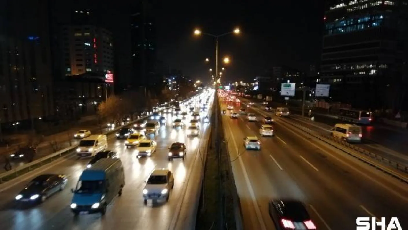 Sokağa çıkma kısıtlaması öncesi İstanbul'da trafik yoğunluğu