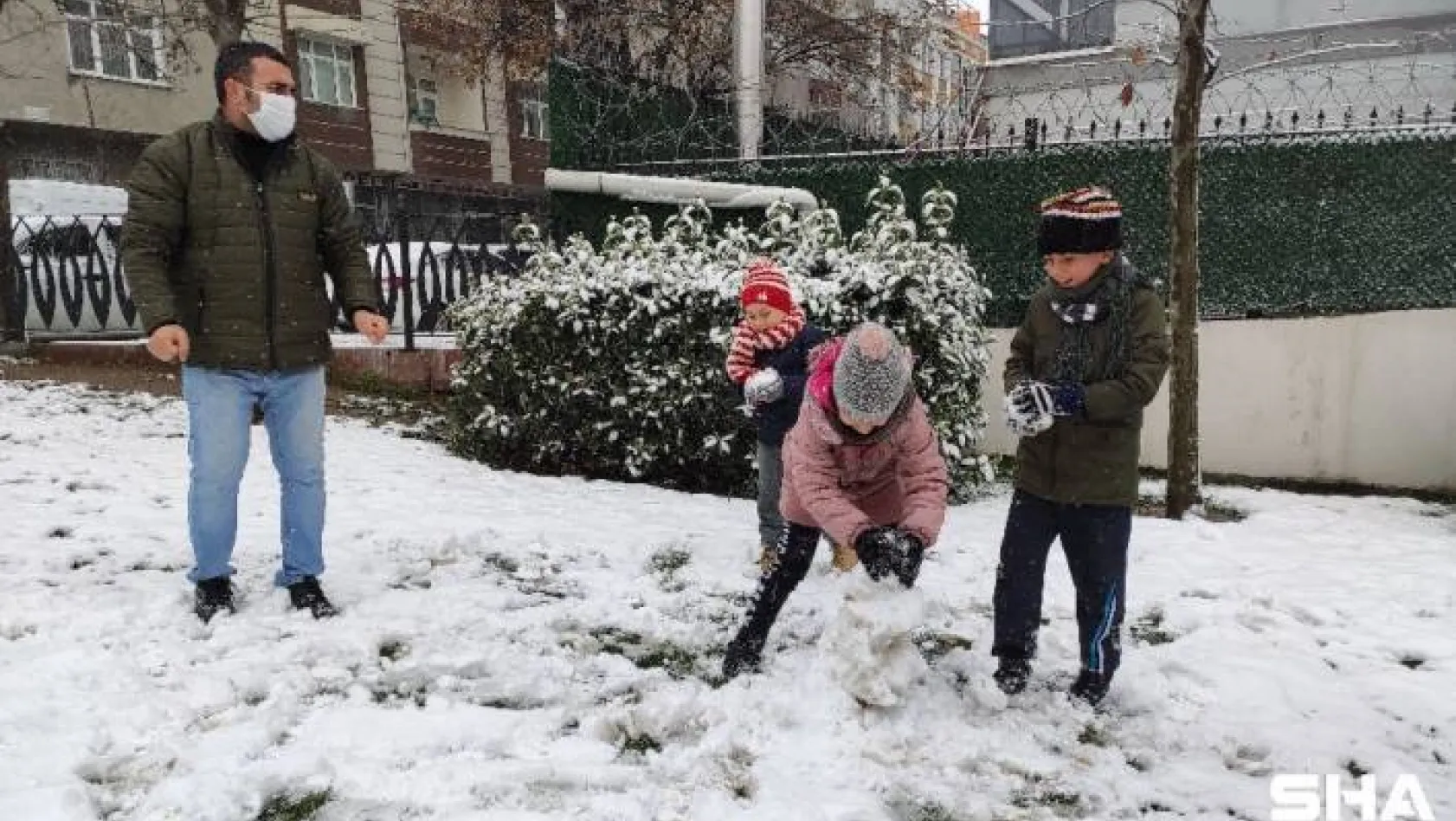 Sultangazi'de kar eğlencesi kısıtlama tanımadı