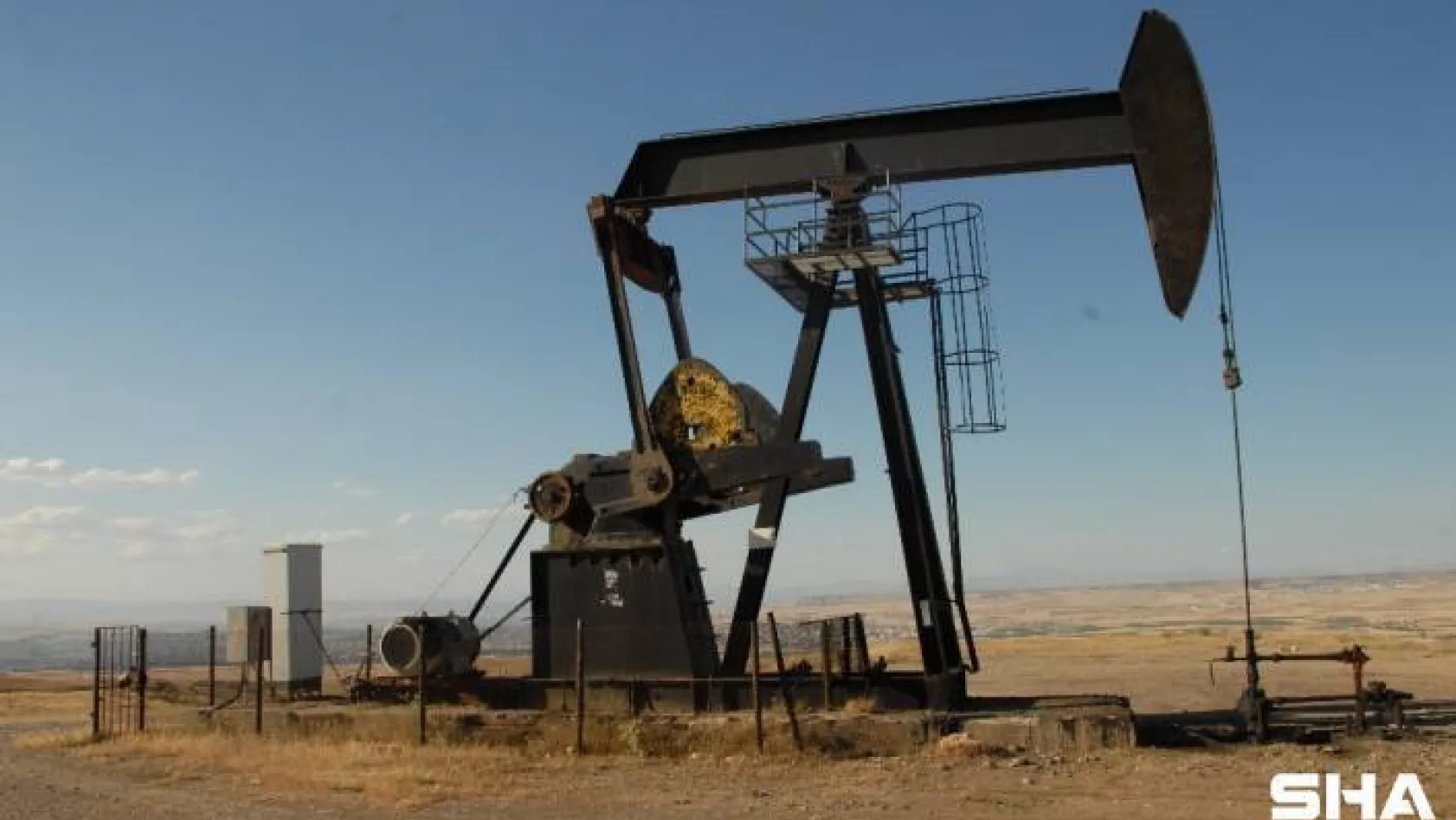 Suudi Arabistan'ın kesinti kararıyla petrol fiyatları artıya geçti