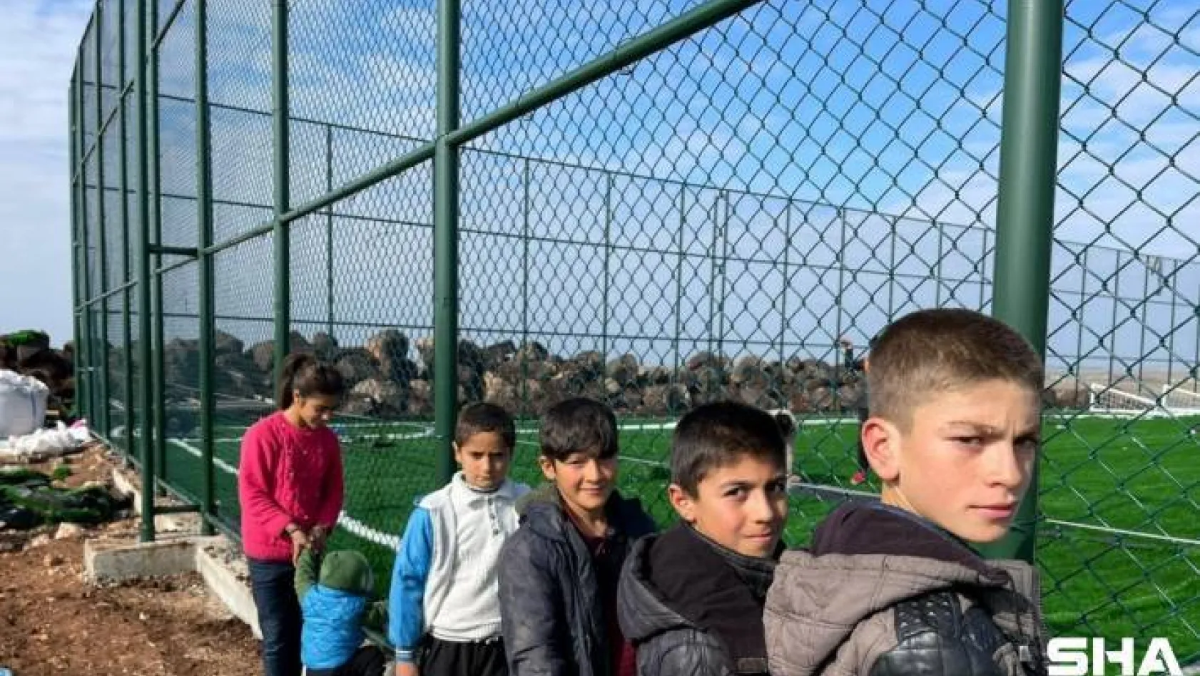 Bakan Kasapoğlu'nun Viranşehirli köylülere verdiği tenis kortu sözü gerçekleştirildi