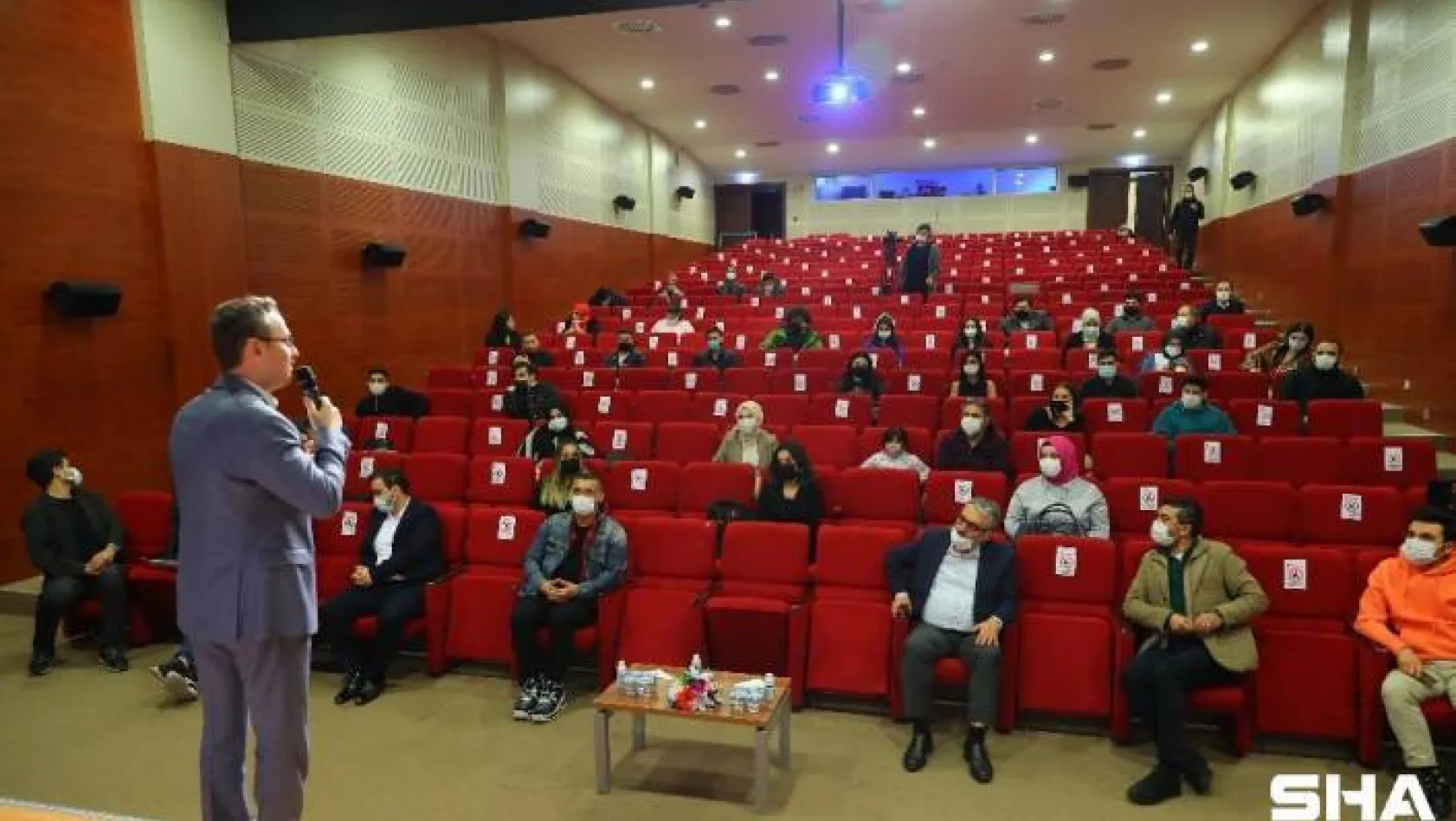Başakşehir Yeni Medya Akademi'de mezuniyet heyecanı