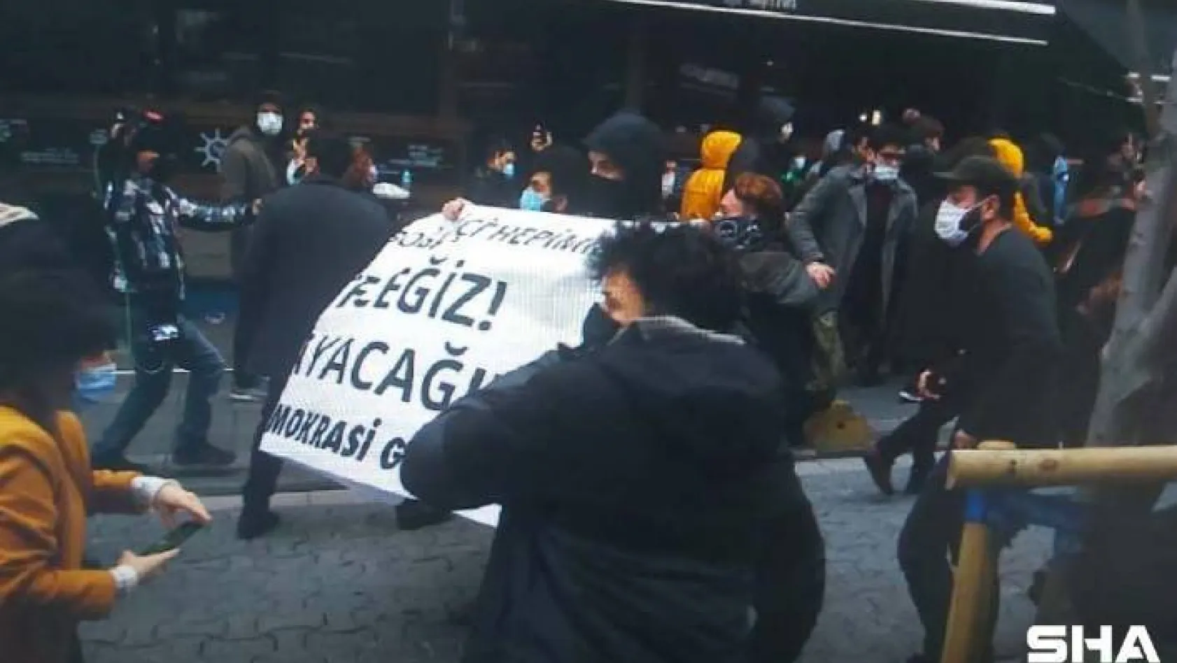 Boğaziçi Üniversitesinde protestolarında polis araçlarına saldıran 5 kişi yakalandı