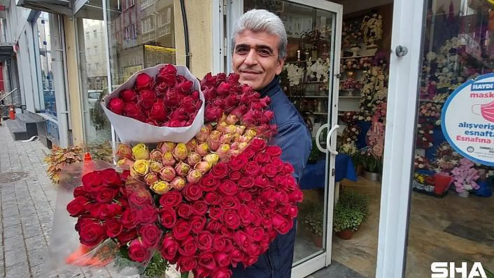 Çiçekçilerde '14 Şubat Sevgililer Günü' heyecanı yaşanıyor