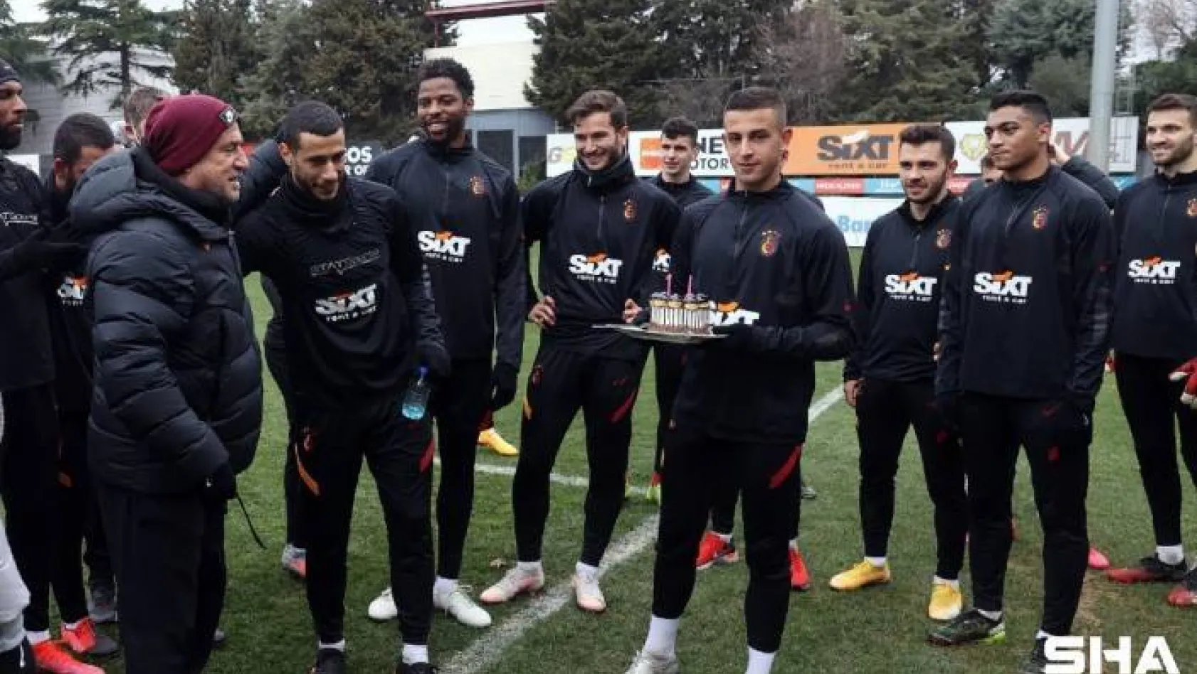 Galatasaray'da Younes Belhanda'nın doğum günü kutlandı