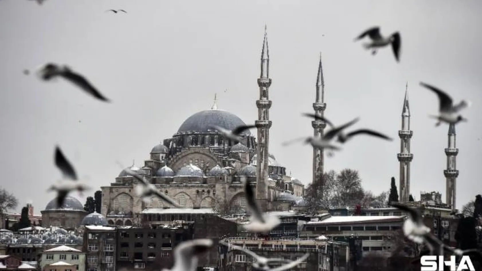 İstanbul beyaza büründü, kartpostallık manzaralar oluştu
