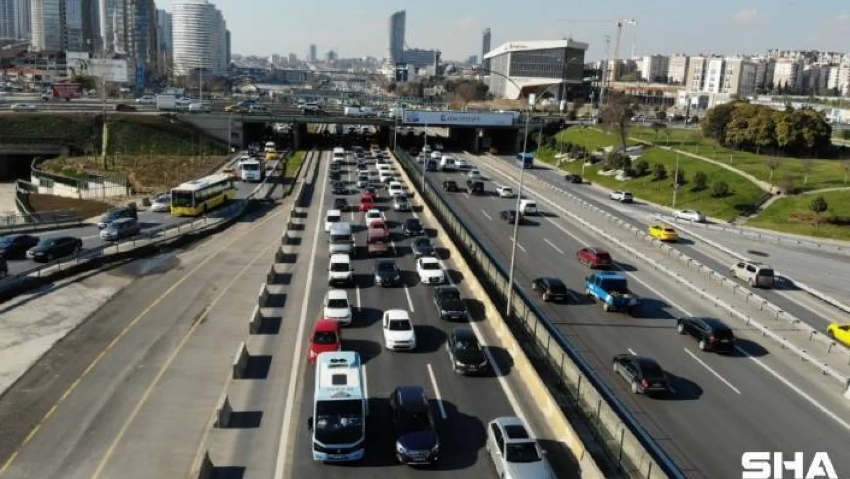 İstanbul'da 56 saatlik kısıtlama öncesi trafik yoğunluğu erken başladı
