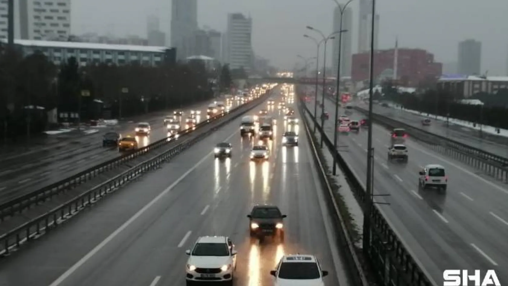 İstanbul'da kar E-5'te görüş mesafesini kısalttı