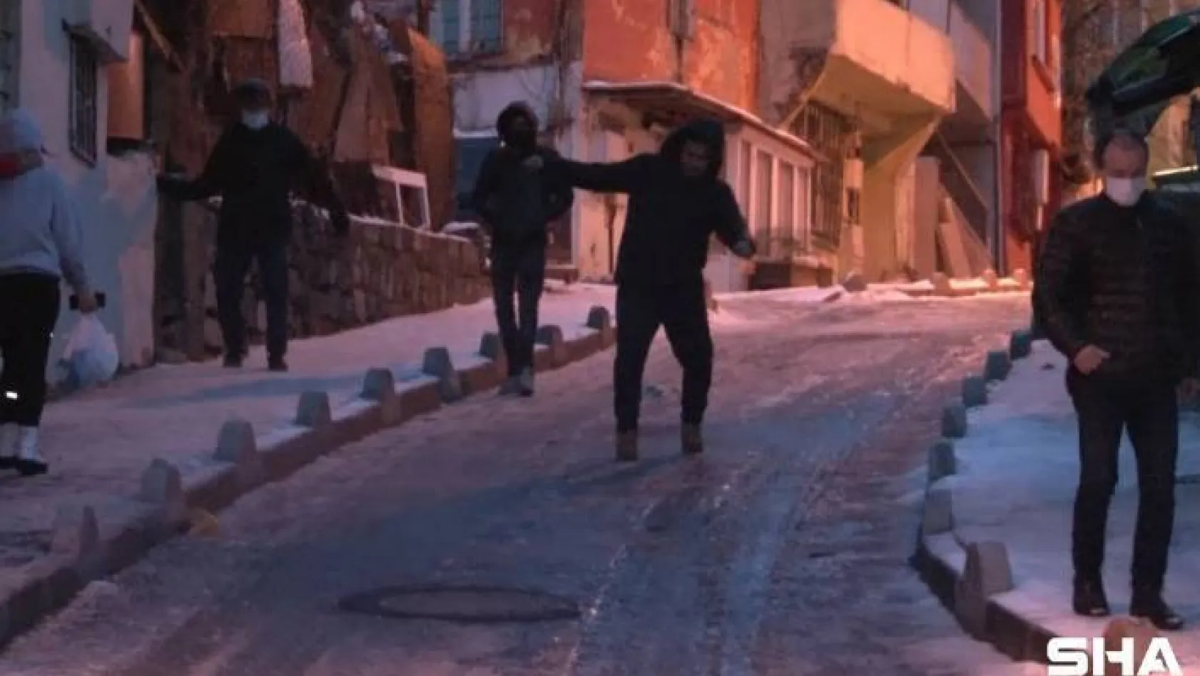 İstanbul'da kar yağışı sonrası oluşan don nedeniyle vatandaşlar zor anlar yaşadı