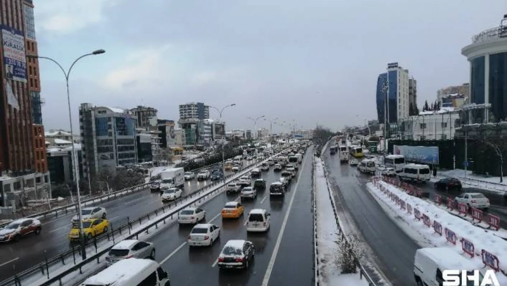 İstanbul'da sabah saatlerinde trafik yoğunluğu