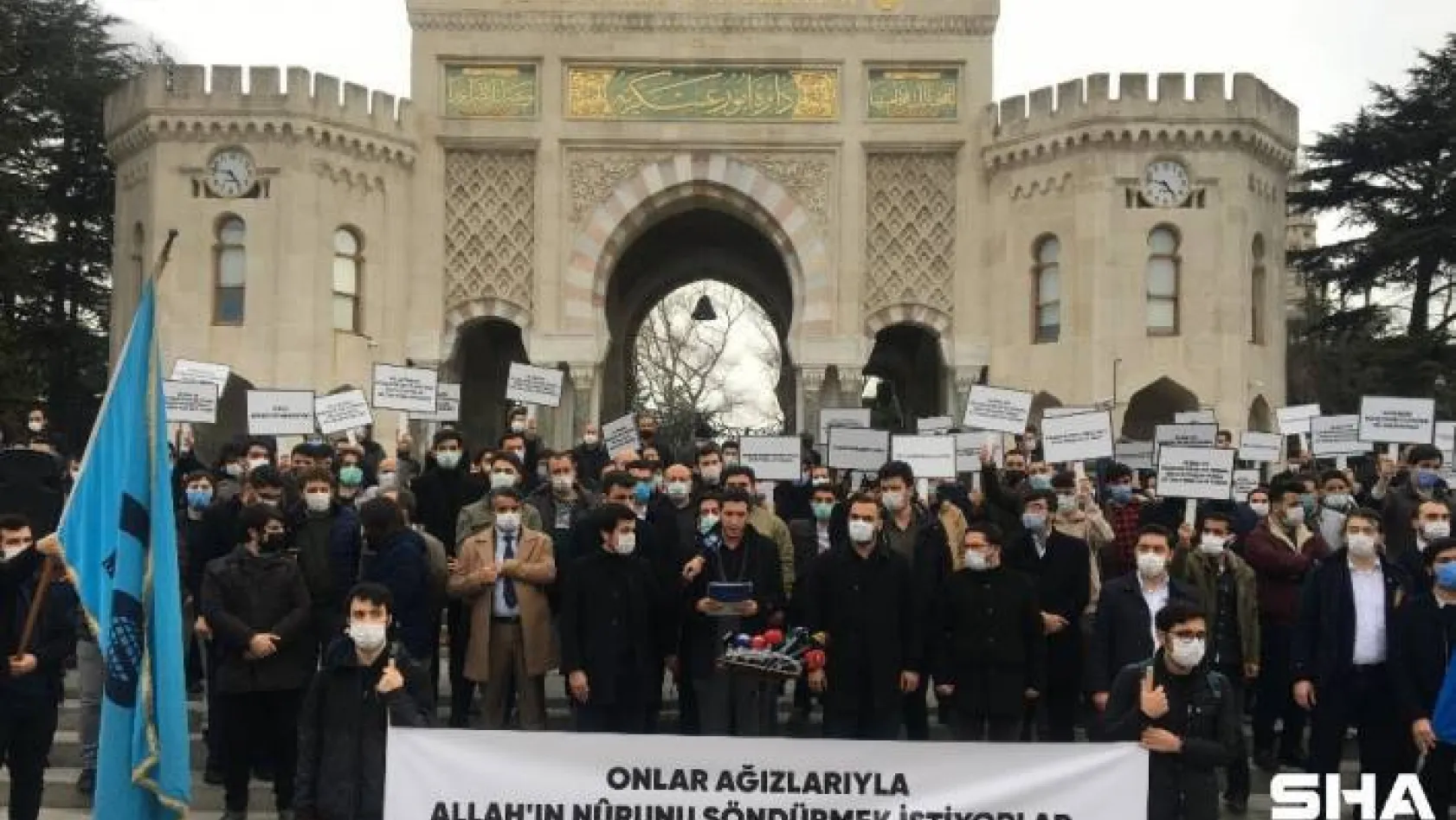 Kabe fotoğrafının yere serilmesi Beyazıt'ta protesto edildi