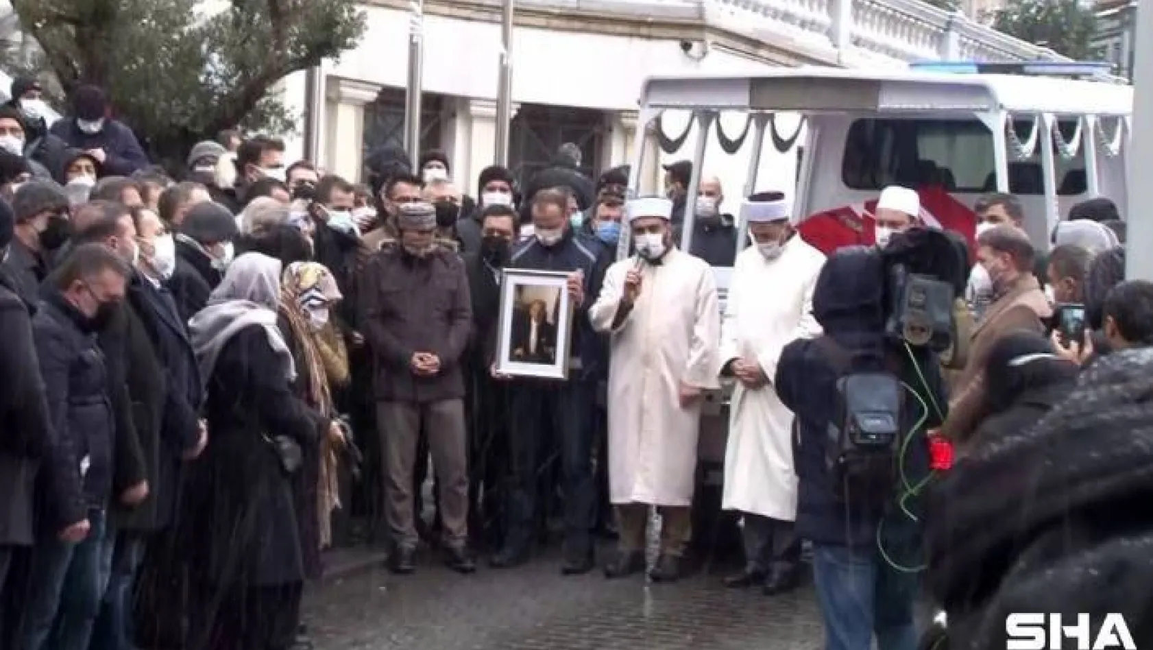 Kadir Topbaş için Beyoğlu Belediyesi önünde tören düzenlendi