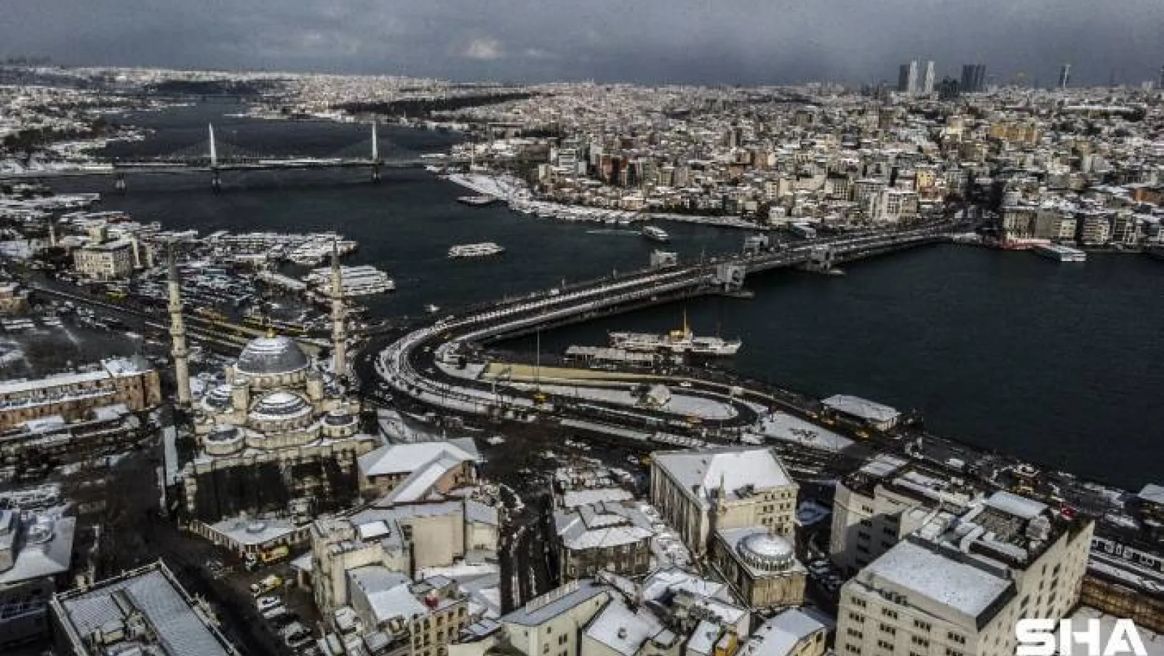 Karla kaplı İstanbul'da havadan çekilen kartpostallık fotoğraflar