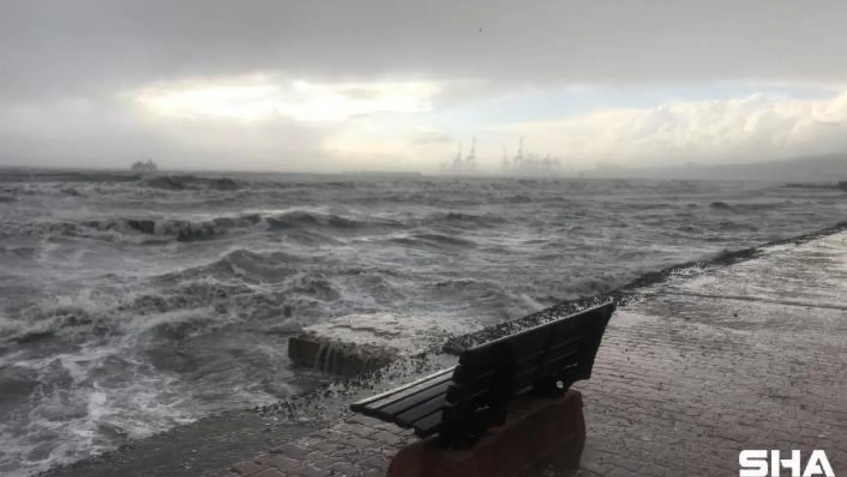 Meteoroloji İstanbul'u 'sarı' kodu ile yardı: Fırtına geri dönüyor