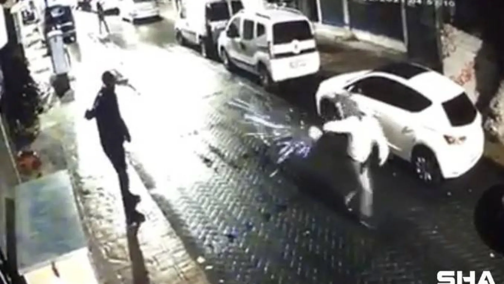 (Özel) Beyoğlu'nda işyerinin kurşun yağmuruna tutulduğu anlar kamerada