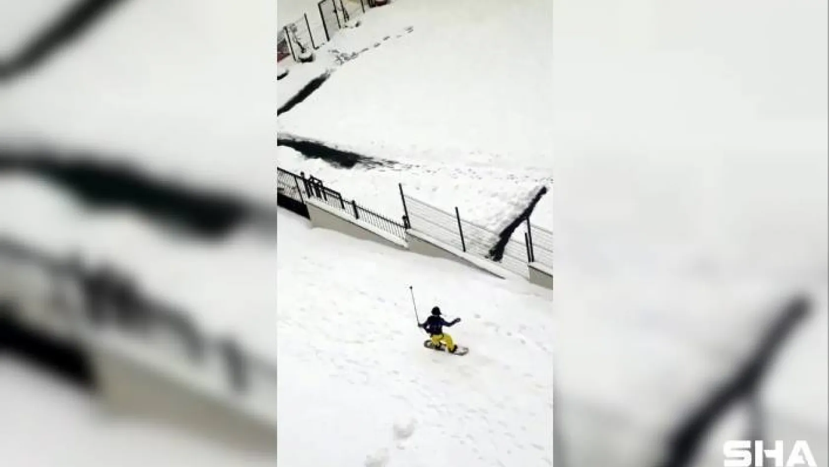 (Özel) İstanbul'da karda snowboard keyfi