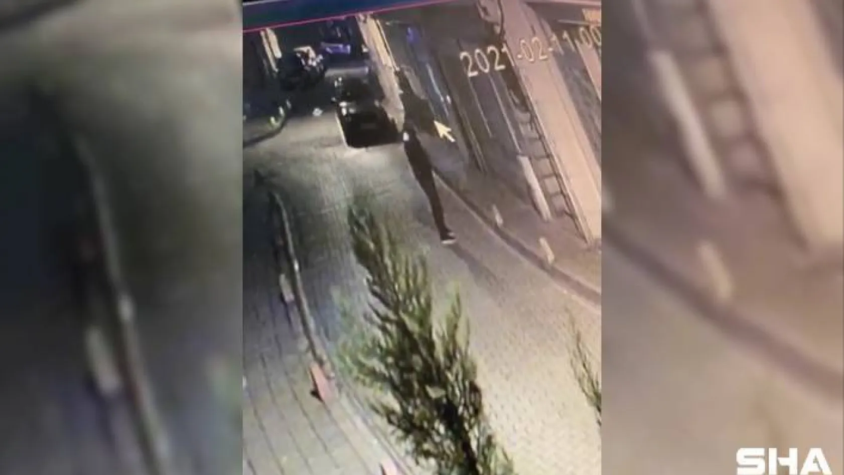 (Özel) İstanbul'da kebapçı dükkanına silahlı saldırı kamerada