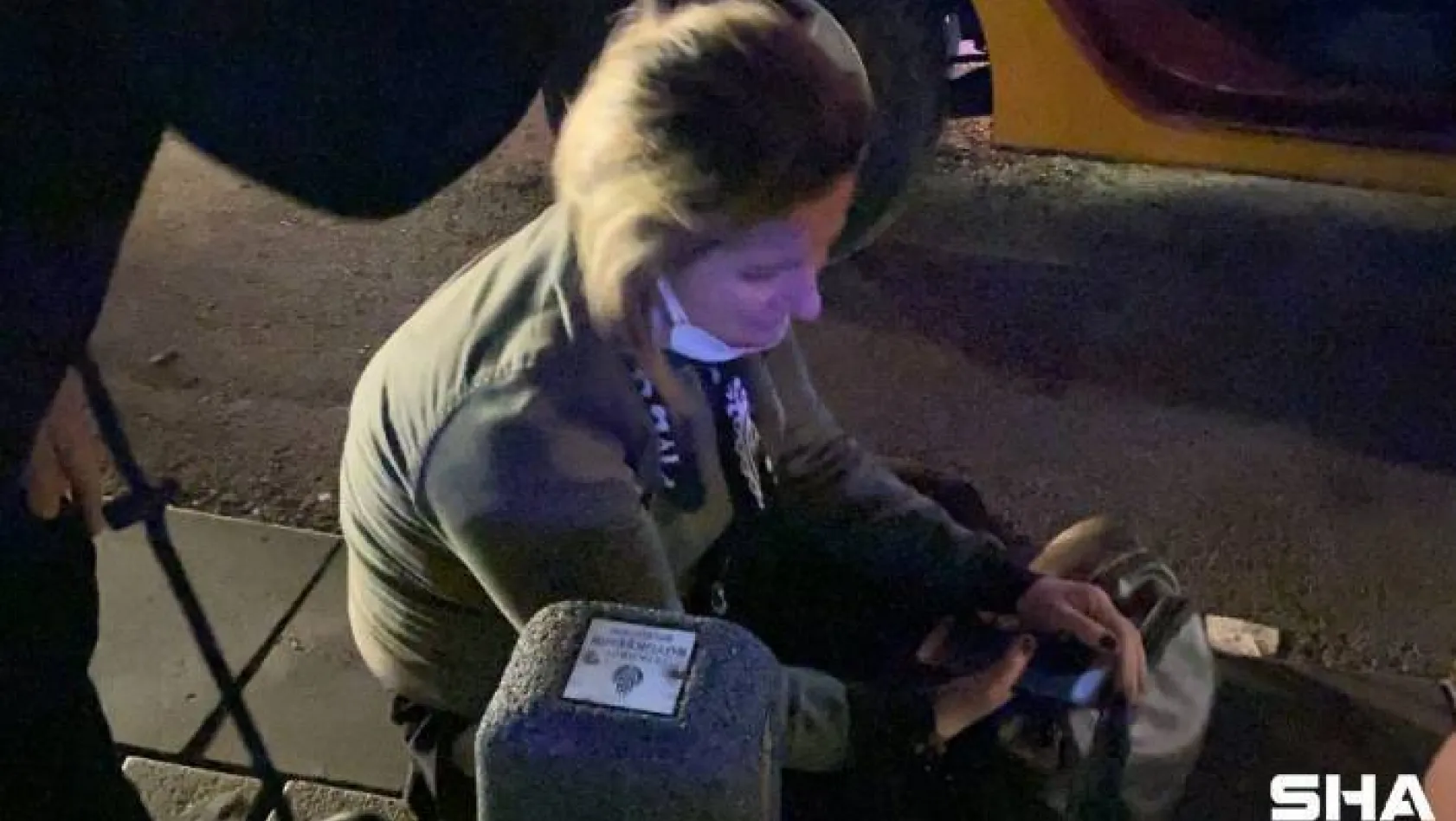 (ÖZEL) Taksim'de alkollü kadın polislere zor anlar yaşattı